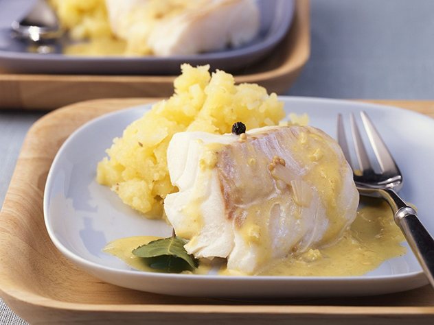 White fish with mashed potatoes