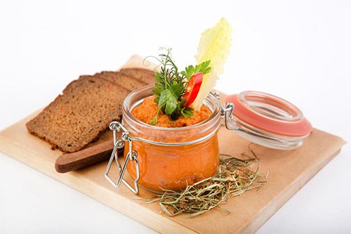 Zucchini caviar during breastfeeding: can a nursing mother have zucchini in the first and second months of lactation, how to choose a safe product