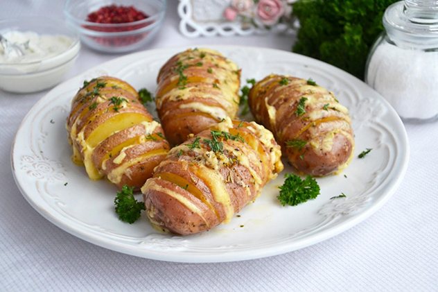 Accordion potatoes for a nursing mother