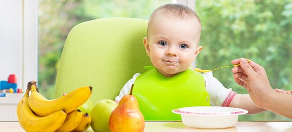 When to introduce complementary foods while breastfeeding