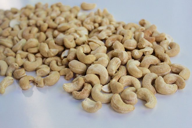 Cashew nuts will be very useful for both a nursing mother and her baby.