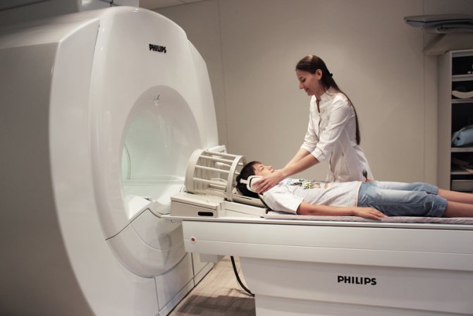 Preparation for MRI of the arteries of the head