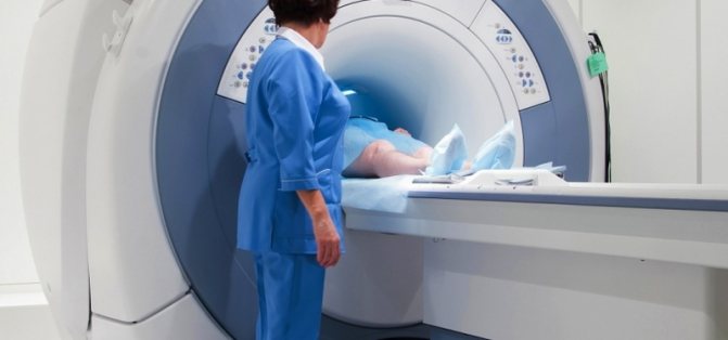 Taking an MRI of the pelvis