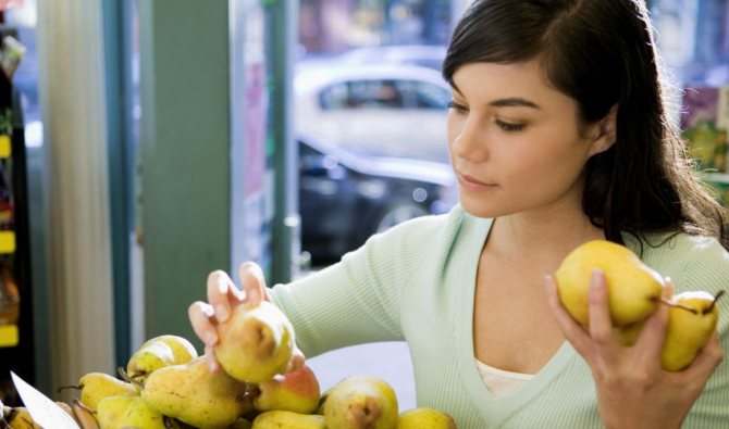 Eating pears while breastfeeding
